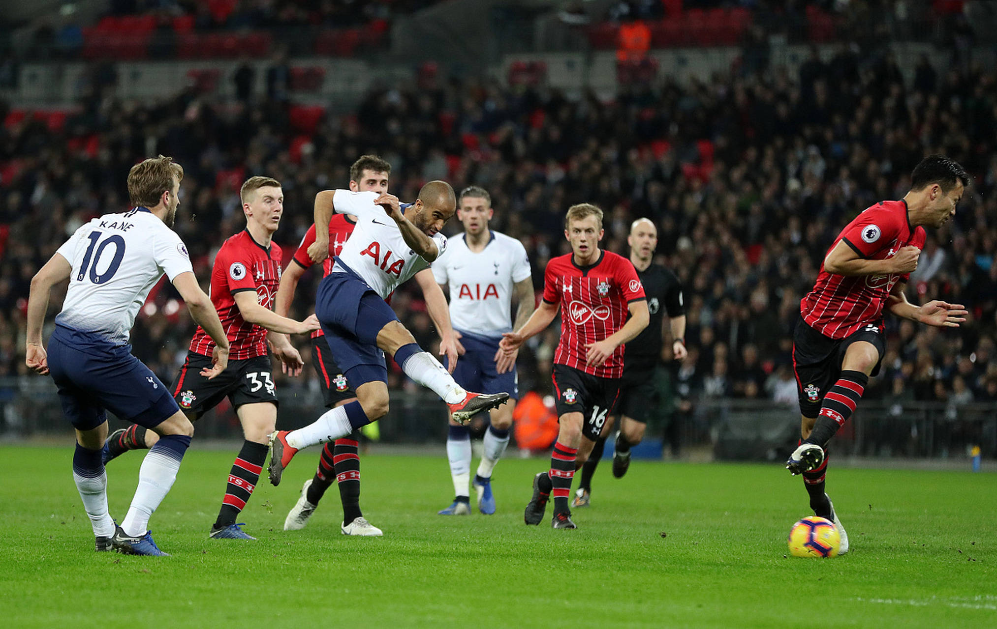 引发球迷的 引发球迷的